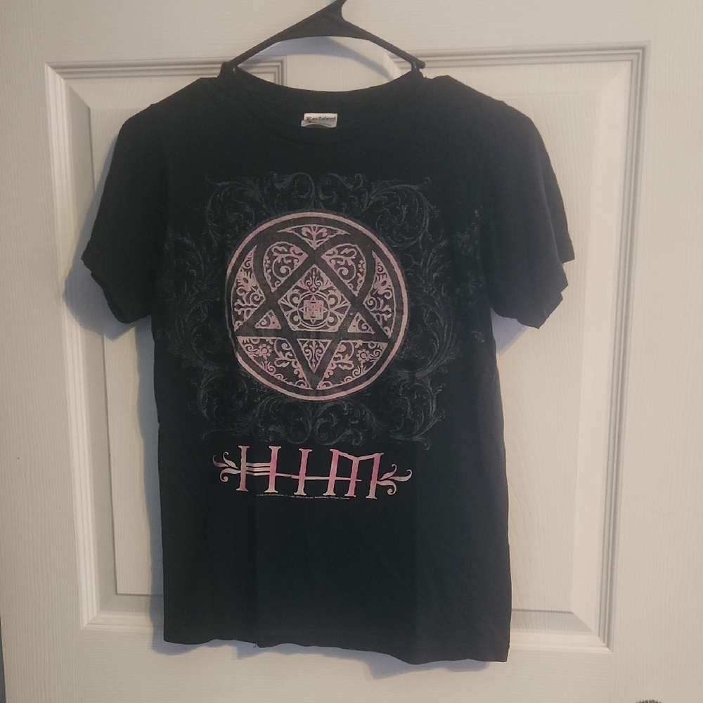 Hot Topic Black and Pink Graphic Tee Short Sleeve
